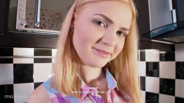 Русская девушка порадовала чувака минетом и ощутила его хуй в бритой киске